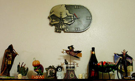 Photo of scull clock coated in LuminOre®